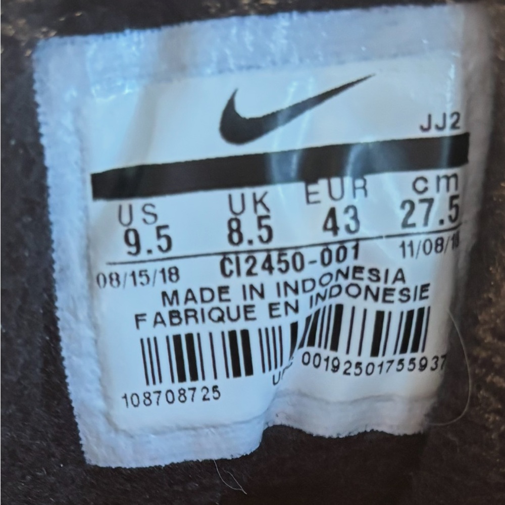 Nike Air Max with Pink and Blue Highlights - Picture 8 of 8
